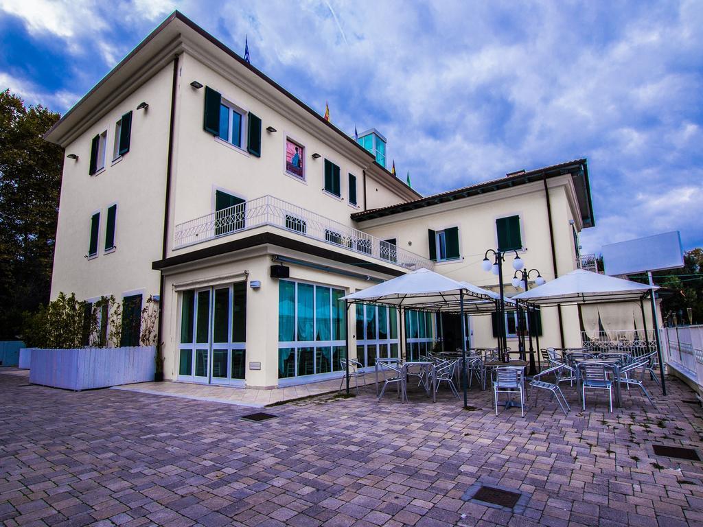 Hotel Butterfly - We Suite Torre del Lago Puccini Buitenkant foto